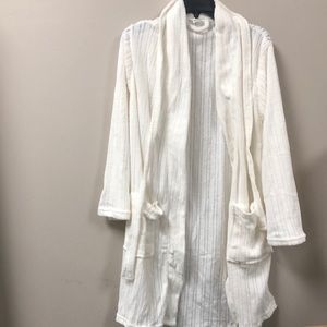 Super Soft soft cream robe NWOT Size OS